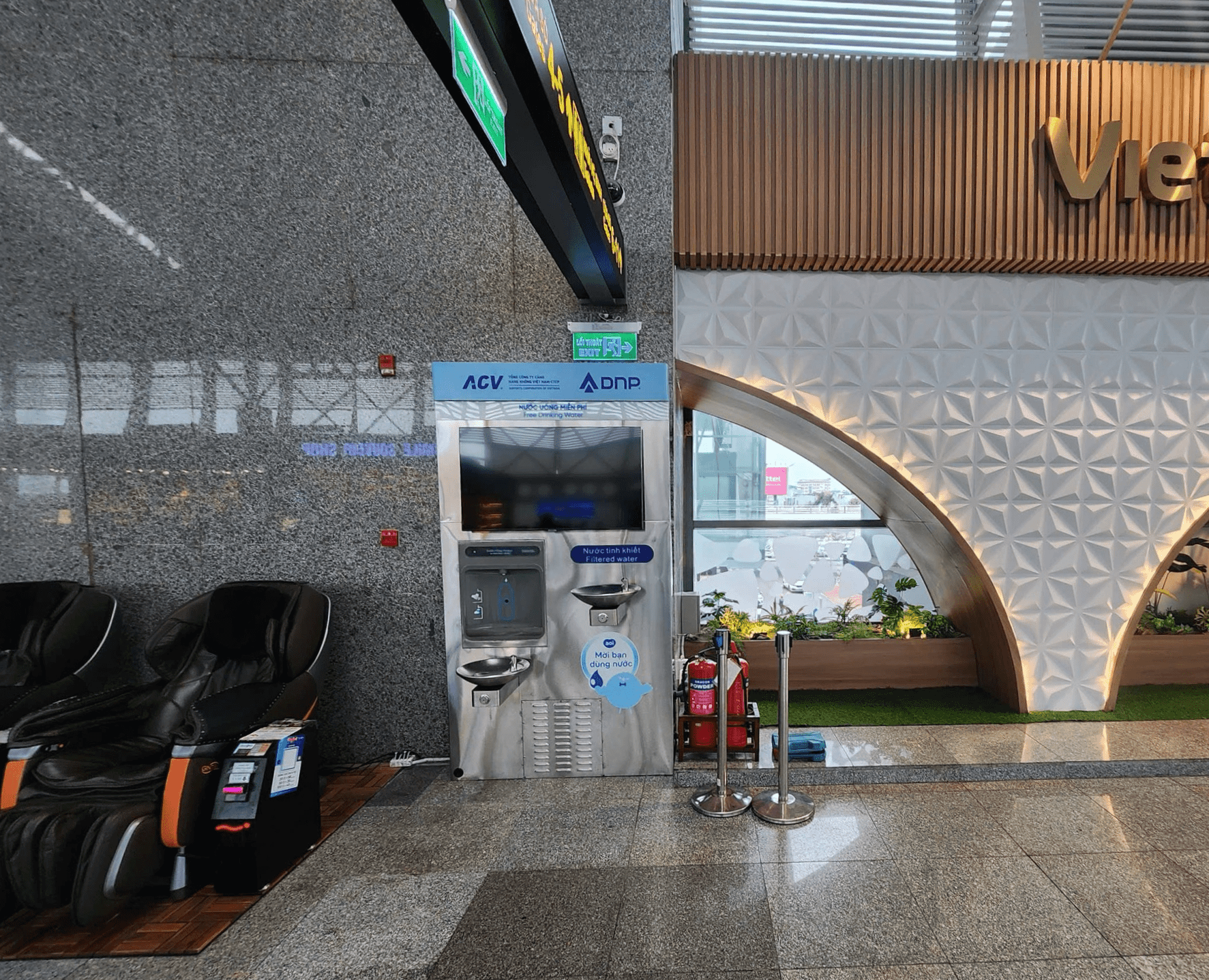 DISCOVERING FREE WATER STATIONS AT DA NANG INTERNATIONAL AIRPORT